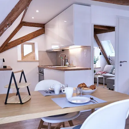 Des Victoires Apartment *