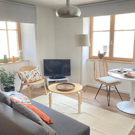 Des Victoires Apartment *